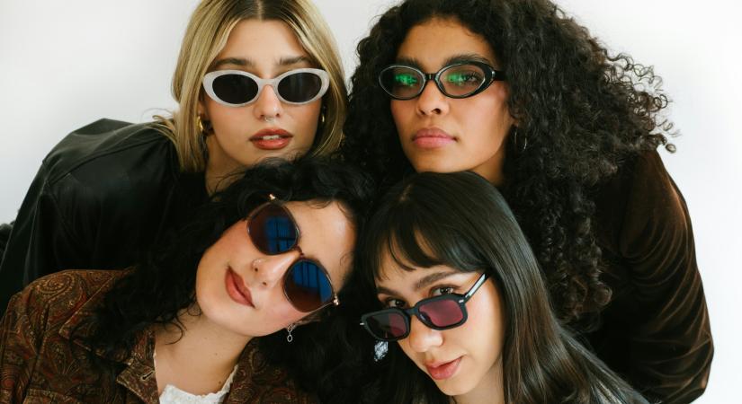 A retró minden formája hódít: Itt vannak az első napszemüveg-trendek, és mindet viselni akarod majd