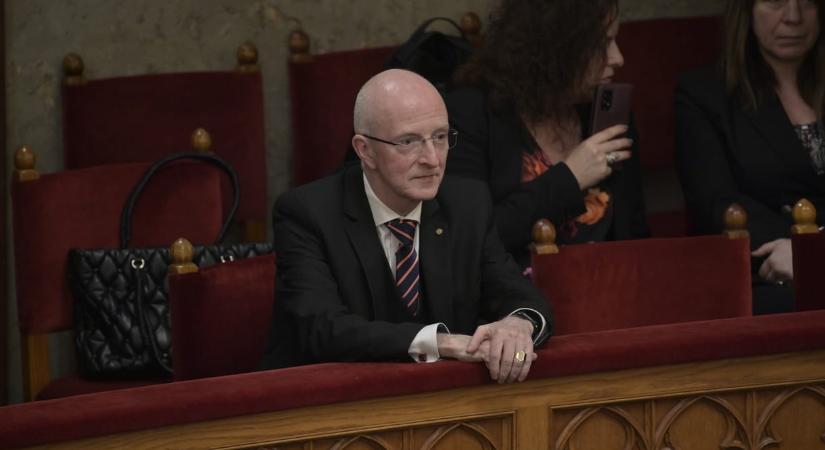 A Kúria elnökét meghívták, külön köszöntötték is Orbán Viktor és JD Vance nagygyűlésén, de „választási többletfeladatai” miatt inkább nem ment el