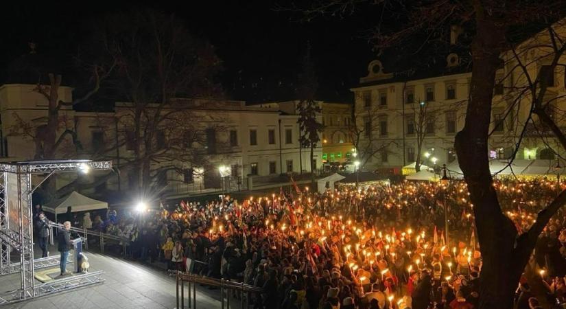 Az ikonikus Eszterházy téren tartja egri gyűlését Magyar Péter