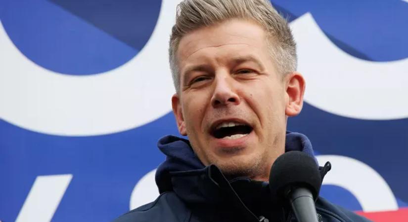 Perceken belül leleplezi a Patrióta Magyar Pétert