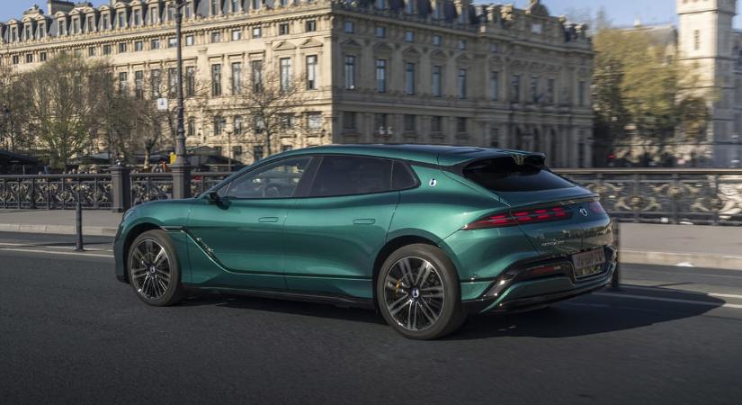 Európába jött a BYD 5 perces töltéssel kecsegtető villanyautója