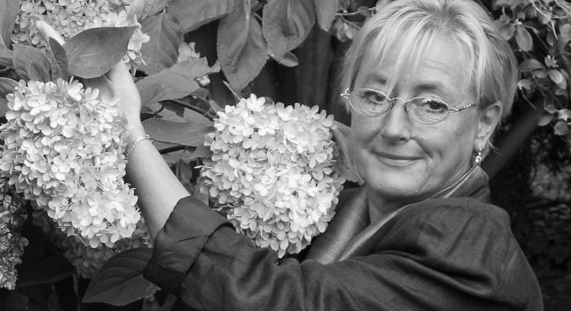 Eltemették Farkasházy Tivadar feleségét, Iványi Gábor is beszélt Mimi búcsúztatóján – videó