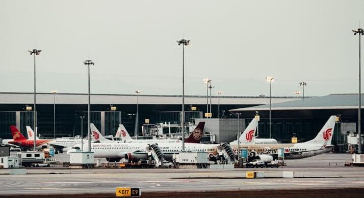 Lesznek járattörlések? – Az IATA szerint hónapokig akadozhat a repülőgépek üzemanyag ellátása