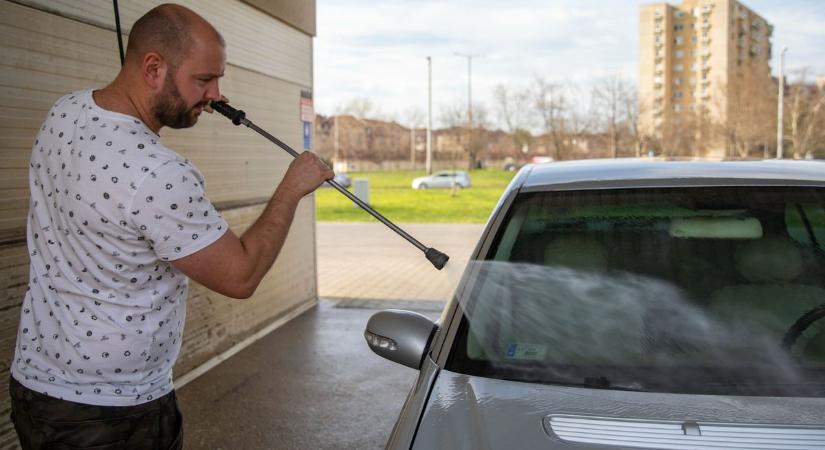 Ez az egyik legnagyobb hiba autómosásnál – később gazdasági totálkár lehet a vége