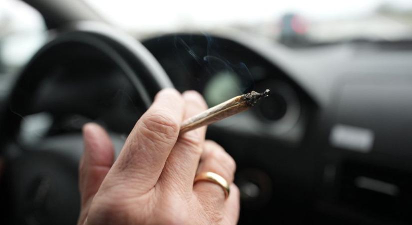 Marihuánát szívatott unokahúgával, aki ettől rosszul lett, erre amfetamint adott neki, végül szexuálisan bántalmazta