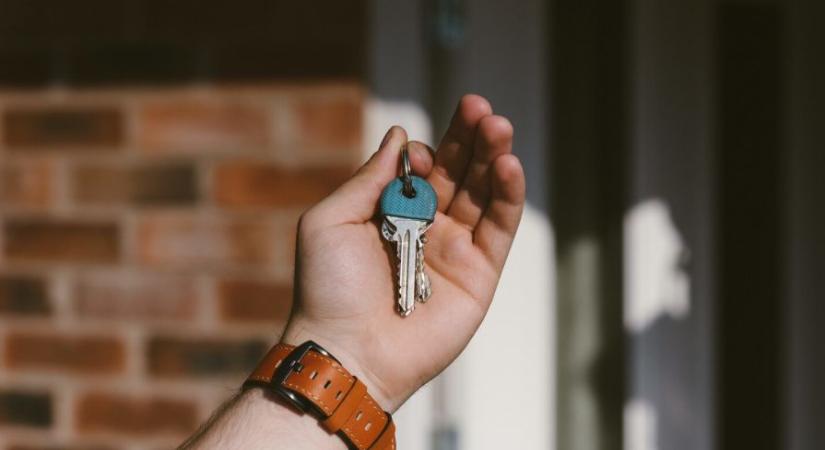 Sógornője fülöpi házából lopott