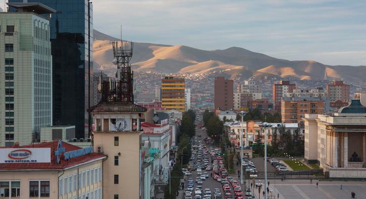 Hibrid Toyotával terelik a jószágot a mongol nomádok