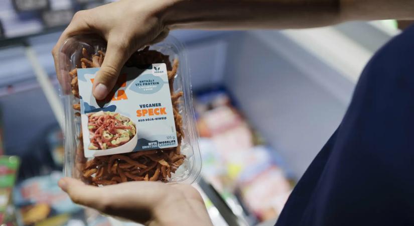 Vége a vega szalonnának: szigorít az EU a húsmentes termékek elnevezésén