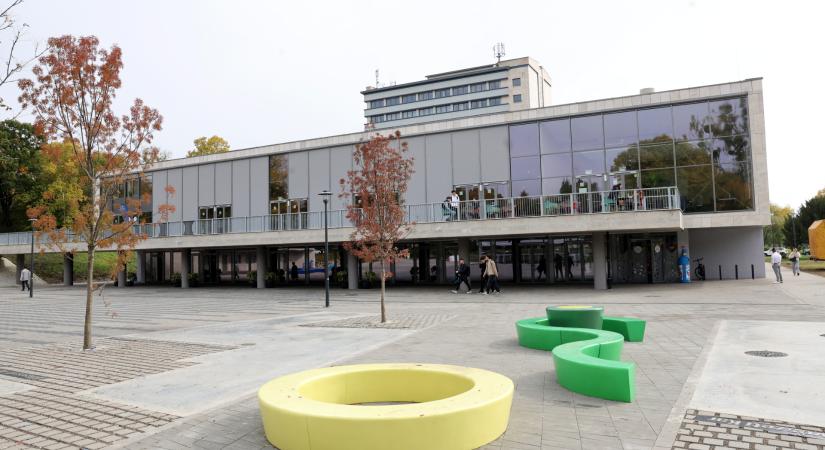 Diákszállóvá avanzsál a régi irodaház az egyetem campusán Miskolcon