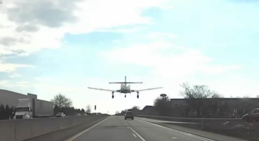 Csoda az autópályán: forgalomban landolt a pilóta