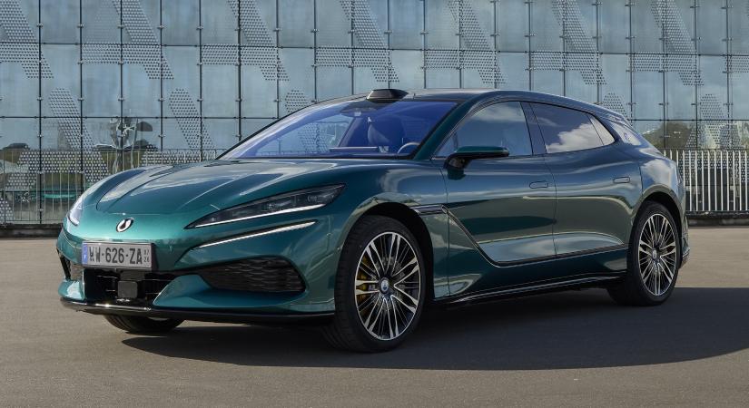 1100 lóerős kínai autó érkezett Európába