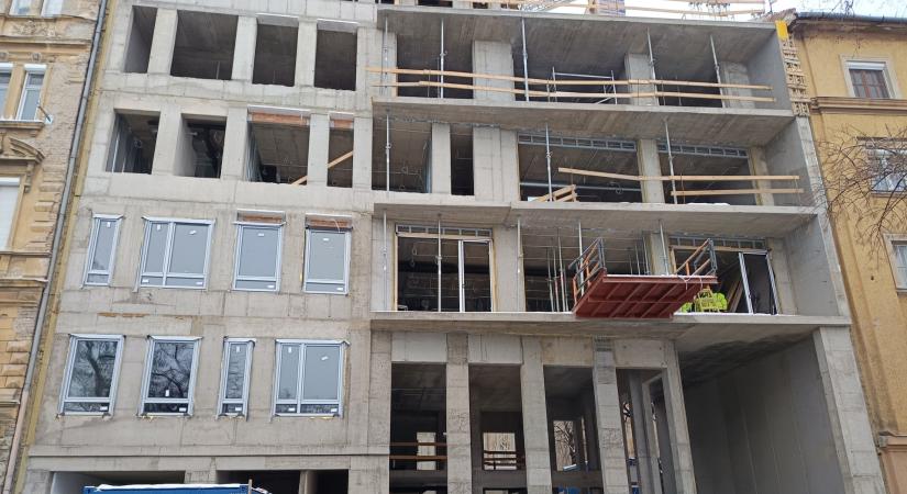 Trükköt vetettek be a szűk telken: robotok oldották meg azt, ami hagyományos módszerekkel lehetetlen lett volna