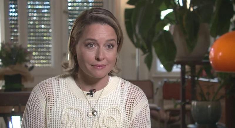 Wossala Rozina felmosta a padlót Rácz Jenővel