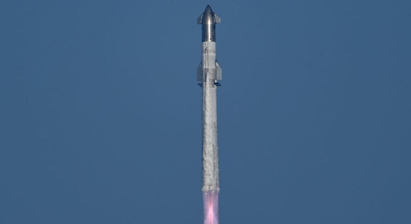 Videón, ahogyan felrobban Elon Musk űrrakétája