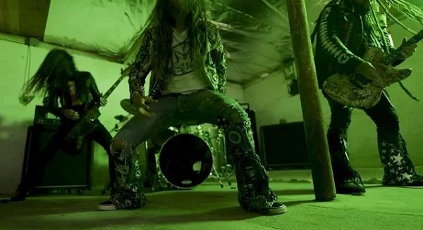 Másfél perces punk-metal dalához forgatott klipet Rob Zombie: 'The Black Scorpion'
