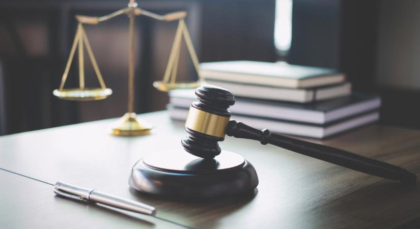 Az ajtóba verte a gyerekorvos fejét a kiborult nagymama