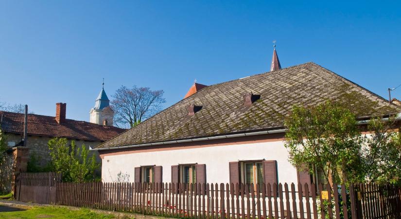 Ebben a falu a postás nem hajlandó többet kivinni a családi pótlékot, ha nem változtatnak sürgősen az ottlakók