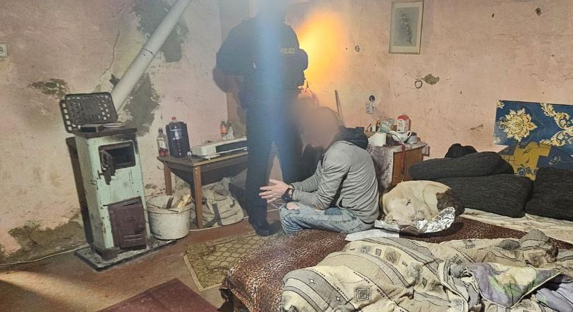 Szolnoki testvérpár irányította a vármegyei drogbirodalmat: látványos videó az összehangolt rajtaütésről – galériával