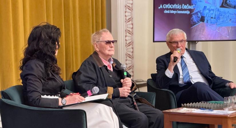 Óriási érdeklődés övezte a Gyógyítás öröme könyvbemutatót