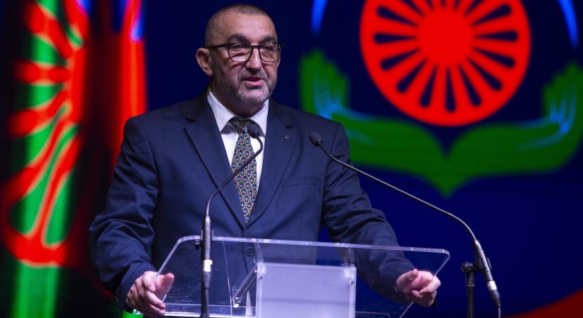 A Fideszen „belülről lövik” a roma nemzetiségi lista vezetőjét
