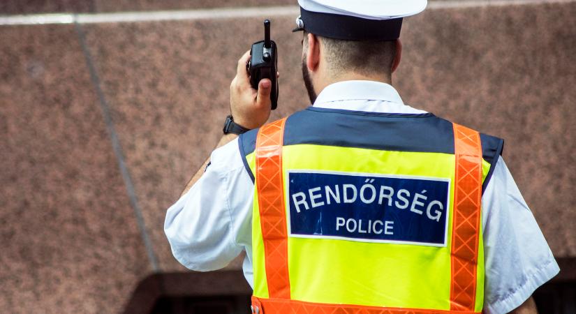 Rendőri hadrend a választáson: teljes erőbedobással, de fegyver nélkül felügyelik a szavazást