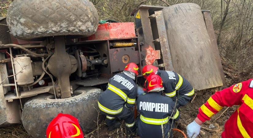 Halálos munkabeleset: szakadékba zuhant egy úthenger (VIDEÓ)