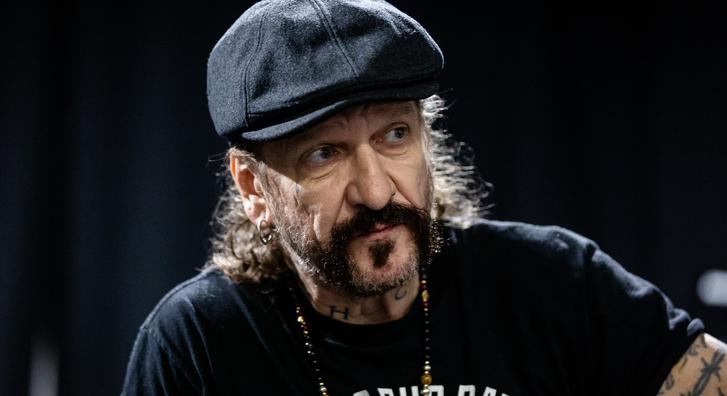 „Akkor miért nem írtad ki, hogy k*rva anyád?”– Ganxsta Zolee kíméletlen választ adott egy sértő kommentre