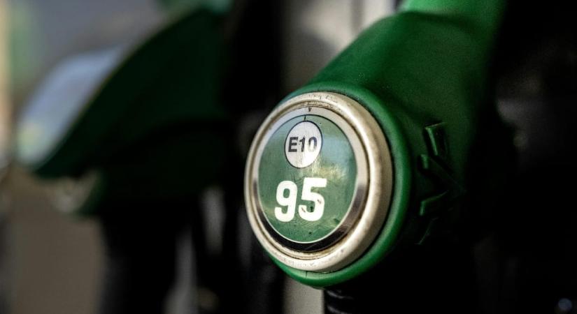 Miért félrevezető kormányzati szlogen, hogy a nálunk a legolcsóbb az üzemanyag?