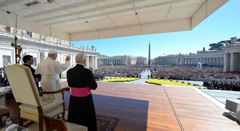 Leó pápa katekézise: Isten minden megkeresztelt embert életszentségre hív – ajándékul