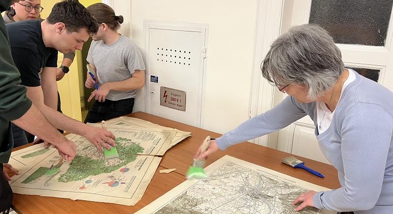 Több száz éves térképritkaságokat mentenek a Szegedi Tudományegyetemen