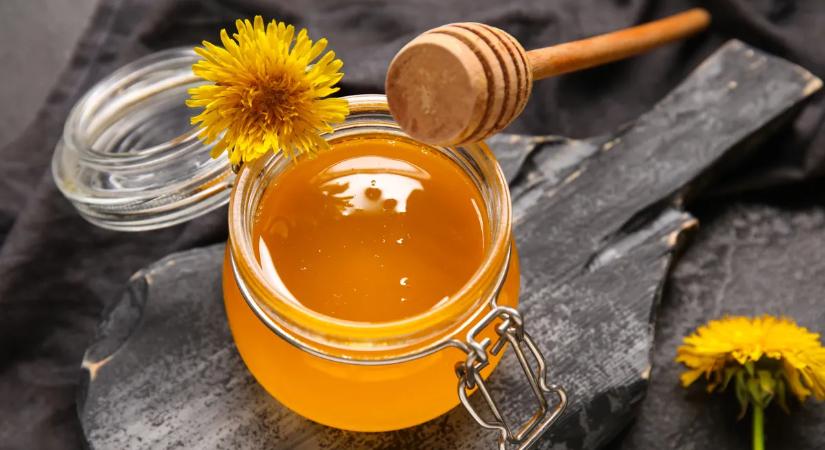 Ingyen adja a természet: így készül az aranyló pitypangméz