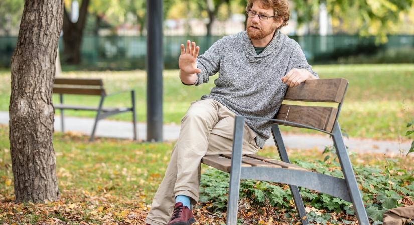 „Olyan dolgok derülnek ki, ami után egyre nehezebb hallgatni” – miért mernek egyre többen kiállni a rendszer ellen?