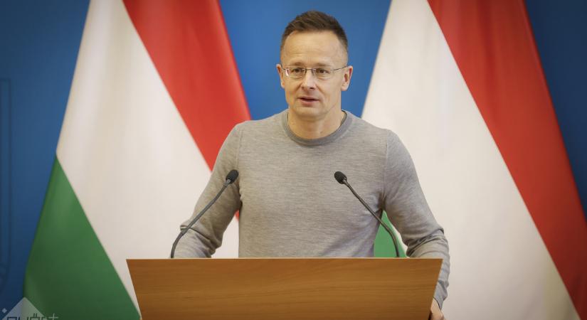 Szijjártó Péter: csak a nemzeti kormány képes kimaradni a Tisza Pártot kitaláló brüsszeliek és kijeviek háborújából