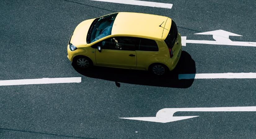 KRESZ: akár 400 ezres bírság is jöhet, ha valaki rossz úton autózik