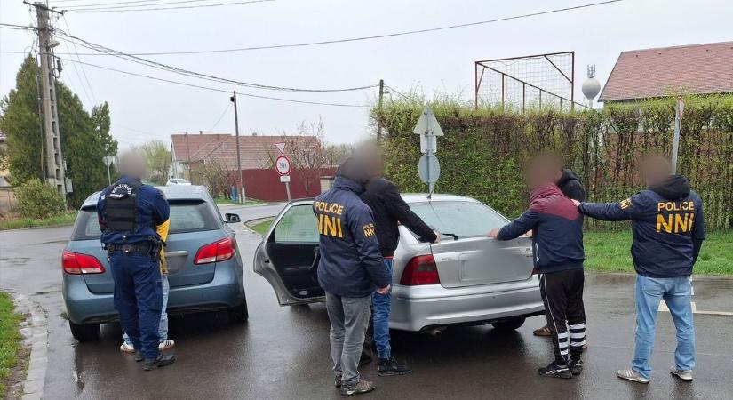 Összehangolt rajtaütés: dílerek hálózatát számolták fel több településen