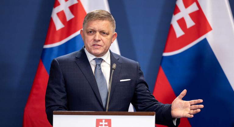 Bloomberg: Robert Fico visszaléphet az Európai Unió-ellenes politikájától, ha Orbán Viktor veszít vasárnap