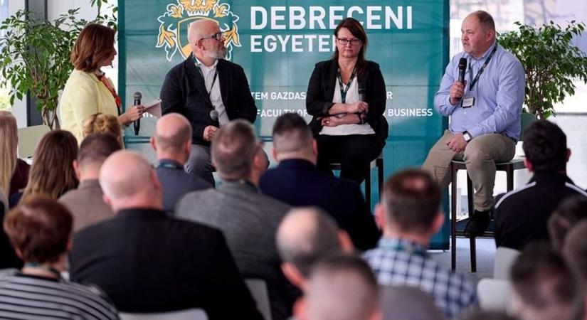 AI, lean és túlélés: Debrecenben keresték a jövő vállalatainak titkát