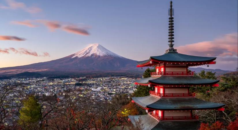 Alig bírnak a turistákkal egy japán városban, elhalasztanak egy cseresznyevirágos fesztivált