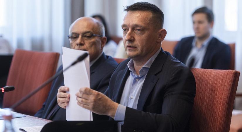 Rogán Antalhoz köthető üzleti körök vásárolták meg a miniszter feleségének szülőfalujában fekvő kastélyt