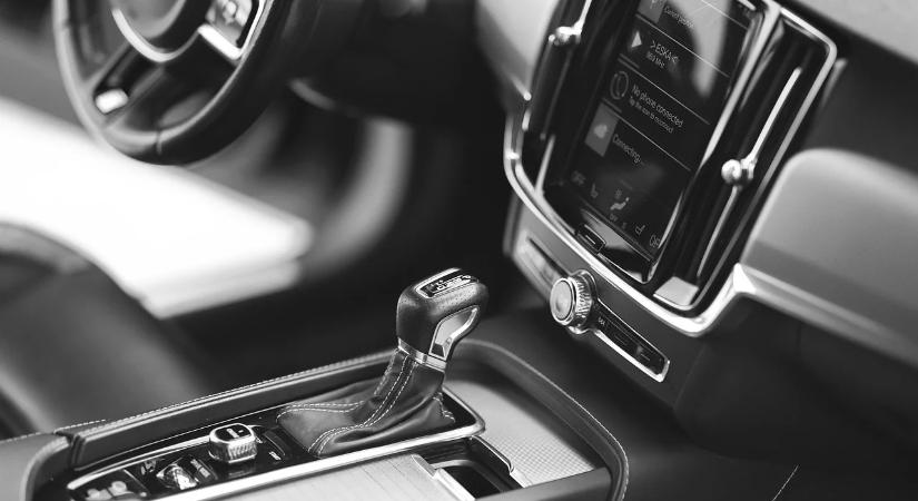 Digitalizálják a forgalmi engedélyt: megszavazta az Európai Parlament