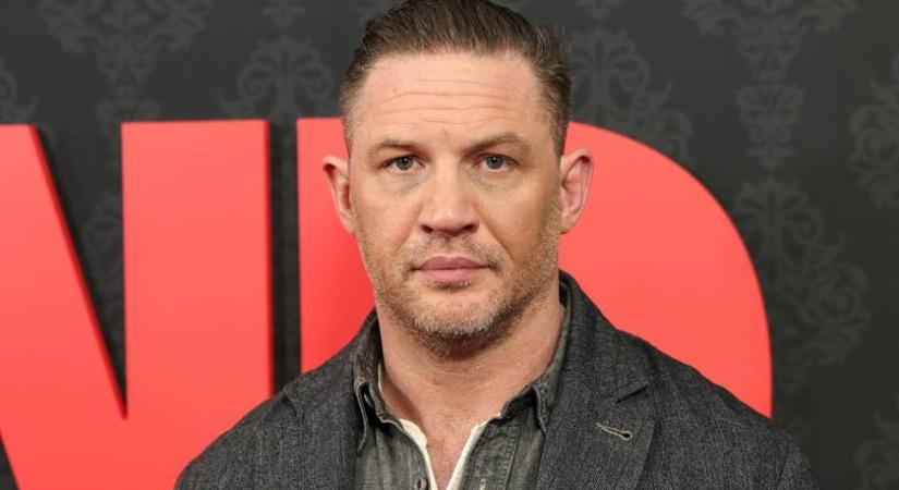 Tom Hardy ritka fotókon a családjával: gyermeke édesanyja bikinis bombázó