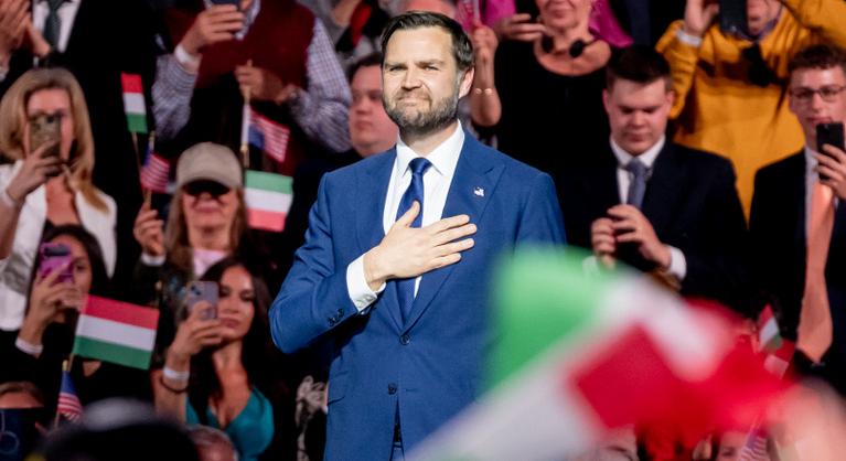 Nem csoda, hogy Orbán Viktor odáig van érte – ilyen volt J. D. Vance közelről