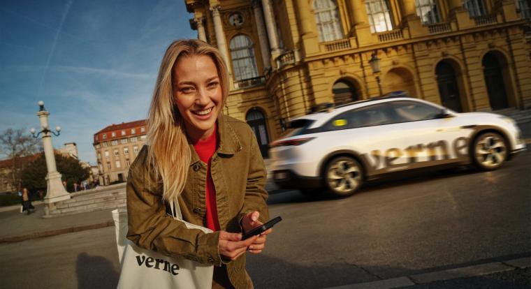 Elindult Európa első robotaxi-szolgáltatása