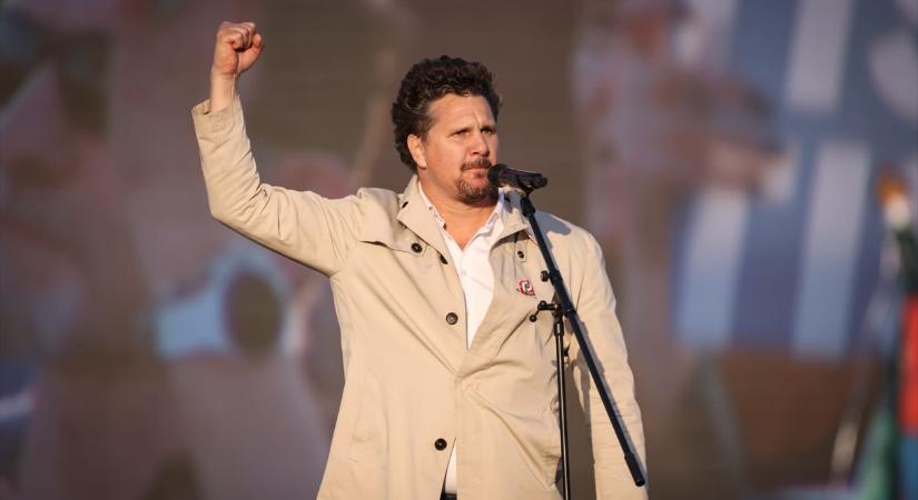 Nagy Ervin feljelentést tett, mert szerinte a Fidesz tízezer forinttal vesztegeti a dunaújvárosi fiatalokat a szavazatukért