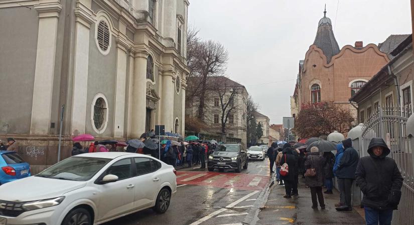 Bejelentkezett a végrehajtó a váradi apátnál – Kitűzték a kilakoltatás új időpontját