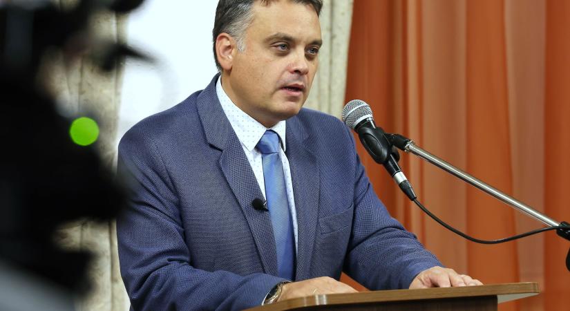 A 21. században az állam akkor működik jól, ha közel van az emberekhez, ha nem akadály, hanem partner – közölte Latorcai Csaba Albertirsán