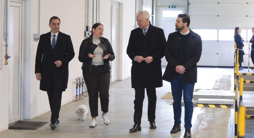 Történelmi, ami Debrecen déli részén épül! Túrják a földet a gépek, új épületek nőnek ki a semmiből – fotókkal