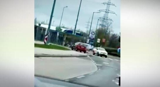 Ötszörösen eltiltott autós rendezett ámokfutást Dunaújvárosban – videó