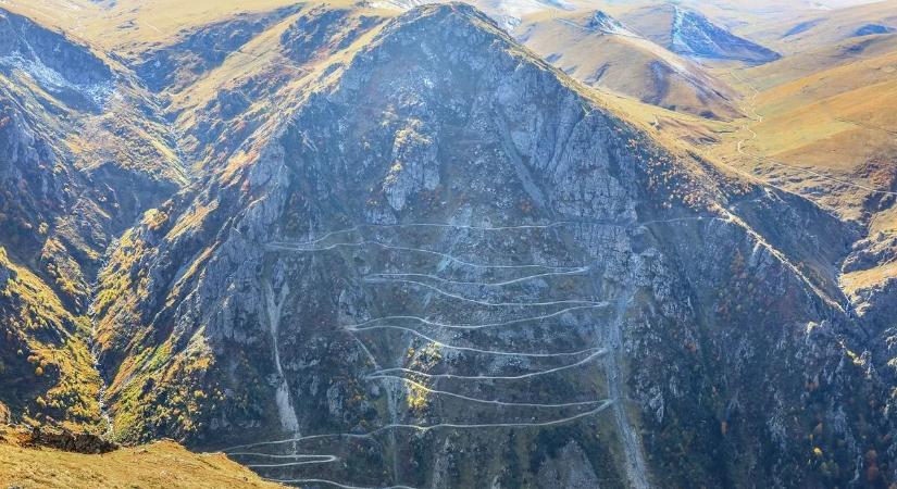 A világ legveszélyesebb útját a „pokolba vezető autópályaként” emlegetik – fotók