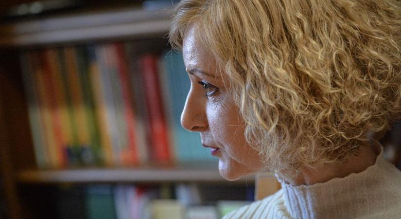 Elképesztő! Rongyosra olvassák a mesekönyveit, már nagyágyúkat is lepipál a hevesi igazgatónő